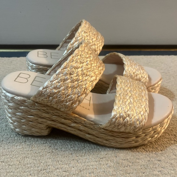 Women's Sandals - Picture 2 of 5